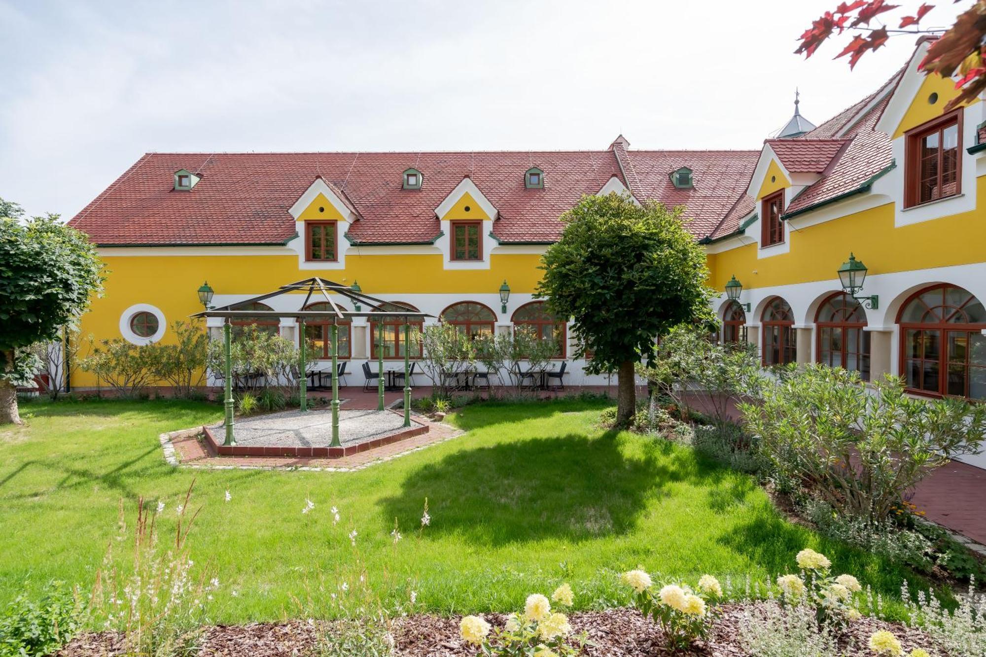 Hotel Roemerstein Loipersdorf bei Fuerstenfeld Exterior photo